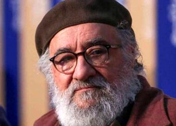 پاریس گردی پسر و عروس داریوش ارجمند جلوی برج ایفل/ چه عکس عاشقانه ای !