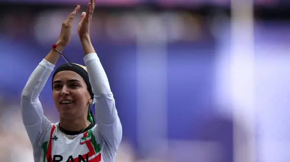 خانم فصیحی! این ژست یک قهرمان است، نه شما