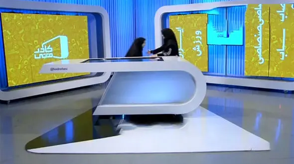 فیلم لحظه بیهوش شدن خانم معلم در برنامه زنده تلویزیونی