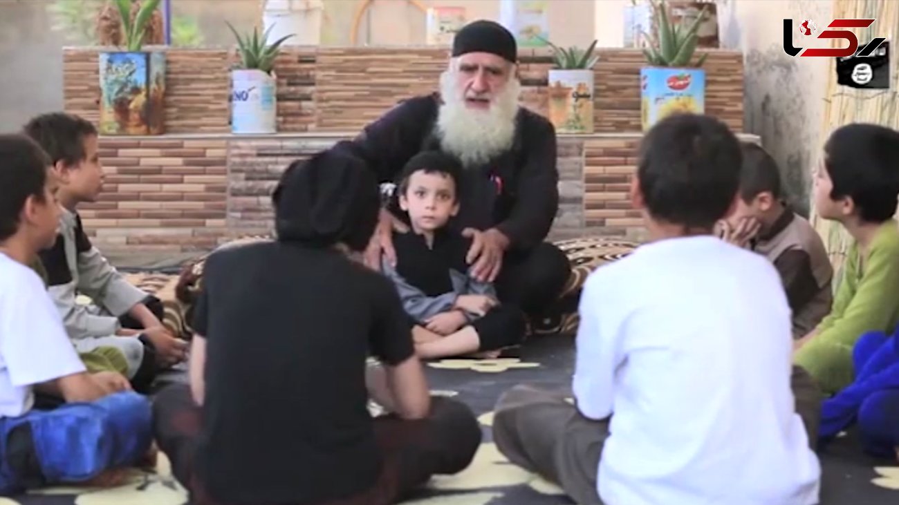 آموزش های کثیف به کودکان توسط پدربزرگ داعشی+فیلم