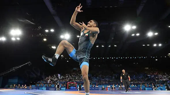 فیلم شادمانی خلیل‌شهر پس از قهرمانی رحمان عموزاد