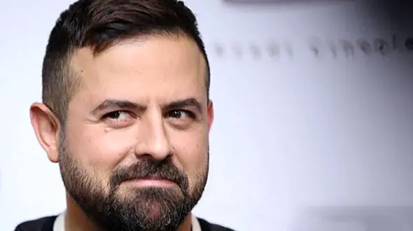 عکس عجیب  گوشواره های دخترانه هومن سیدی ! / آقای سوپر استار چرا گوشواره !