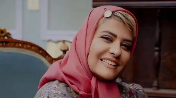 فیلم / چیدمان منحصربفرد خانه درندشت رابعه اُسکویی /از اتاق تا آشپزخانه فرش ایرانی و مبلمان کلاسیک با تابلویی نفیس روی دیوار  