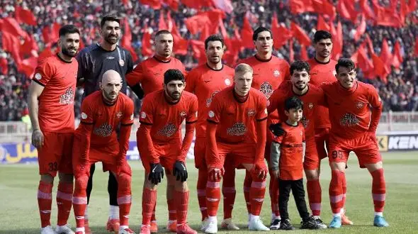 اتوبوس تشریفاتی برای قهرمانی تراکتور واقعیت دارد؟