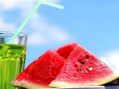 گرمازدگی را با این خوراکی‌ ها شکست دهید؛ بهترین رژیم غذایی برای روزهای داغ تابستان