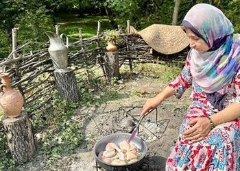 آموزش پخت غذای سنتی شمالی با مرغ و انار به سبک مازندرانی‌ ها + فیلم