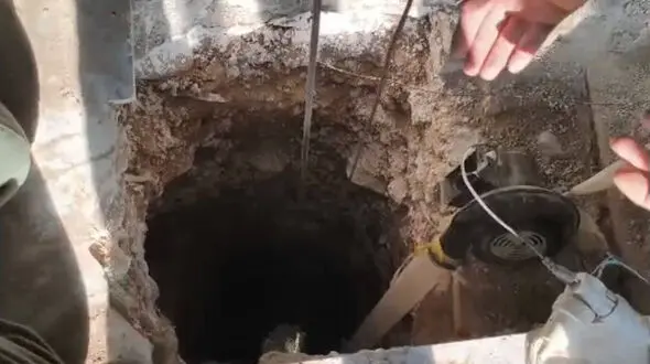 نجات معجزه‌آسای زن 40 ساله از عمق 15 متری چاه فاضلاب در کاشان