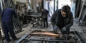 کار آهنکاران تهران هنوز بعد از جنگ آغاز نشده!/ گرانی آهن کار را قفل کرد/ جوانان دیگر سراغ این شغل نمی‌روند
