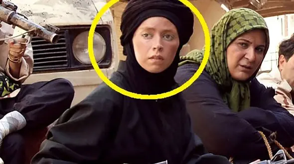 2 استایل شیک و بهاری الیزابت پایتخت بیرون سریال+عکس