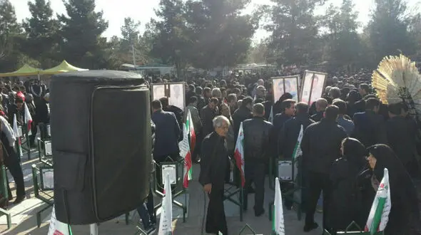 اولین سالگرد فاجعه پلاسکو و شهادت آتش نشانان در بهشت زهرا(س) + عکس 