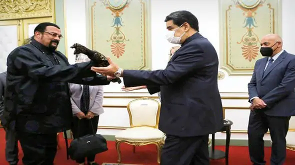 باورتان می شود اینها هدایای سیاستمداران به یکدیگر است؟ + عکس