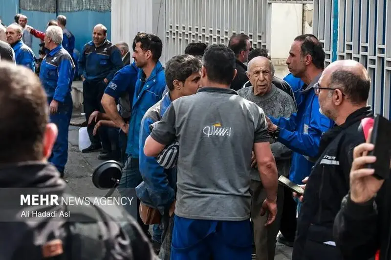 عکس هایی از حمله دشمن به کارخانه و نمایندگی ایران خودرو