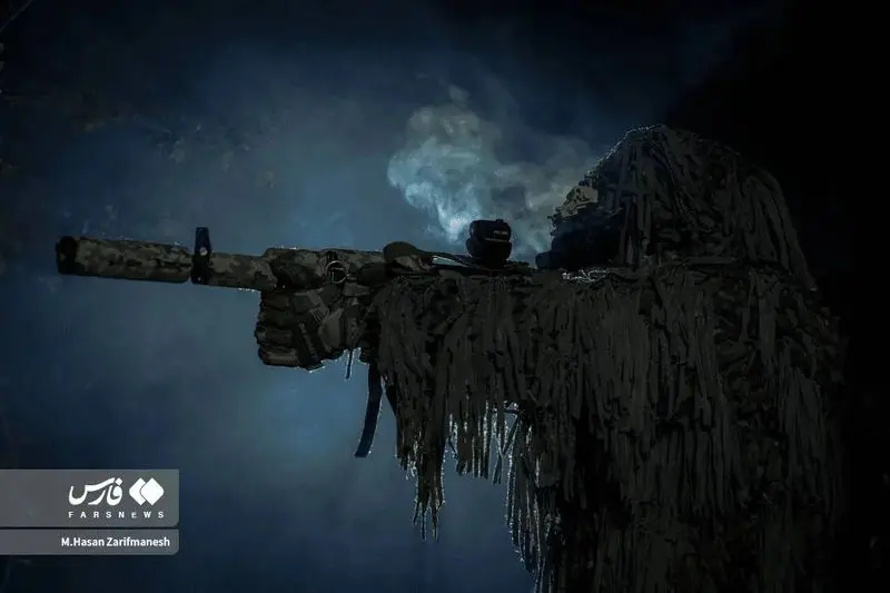 تمرین و آموزش های تخصصی رزم در جنگل توسط بسیجیان یگان ویژه فاتحین تهران بزرگ در جنگل‌های شمال کشور