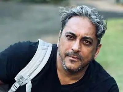 فیلم / بازگشت دخترکش‌ترین خواننده دهه ۷۰  به ایران / سیاوش با آهنگ دختر ایرونی  شهرت گرفت و ...