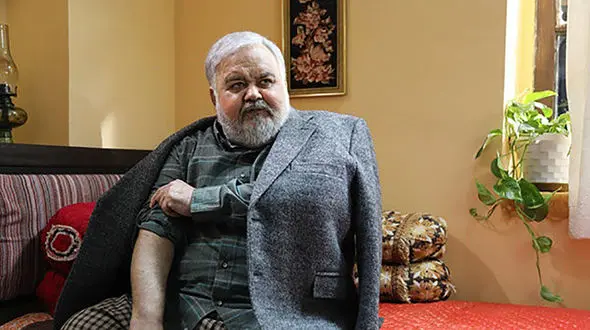 جدیدترین عکس از نوه بامزه اکبر عبدی / پیری آقای بازیگر همه را غصه دار کرد!