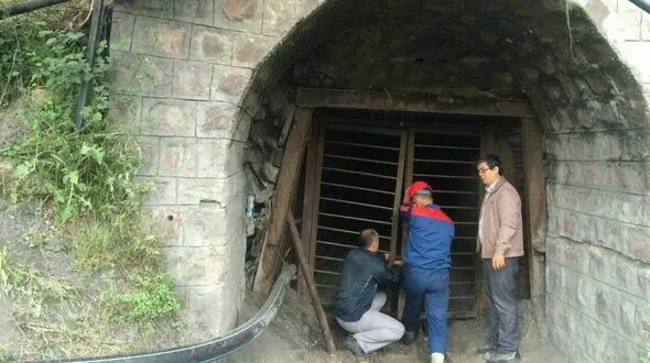 ورودی معدن آزادشهر بسته شد / آغاز علت یابی فاجعه ریزش معدن در گلستان + عکس 