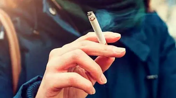 آموزش و پرورش: استعمال دخانیات و سیگار الکترونیک بین دختران در حال افزایش است