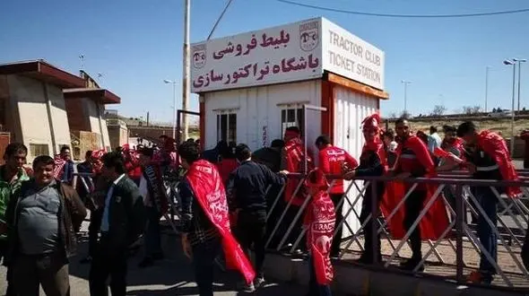 درهای ورزشگاه یادگار امام تبریز باز شد / ازدحام شدید در ورودی های استادیوم !