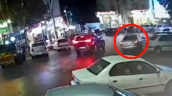 تصادف شبانه در طرقبه مشهد / خودروی افسارگسیختهخیابان را بهم ریخت + ویدیو