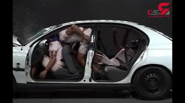 عاقبت نبستن کمربند ایمنی توسط سرنشینان عقب خودرو + فیلم