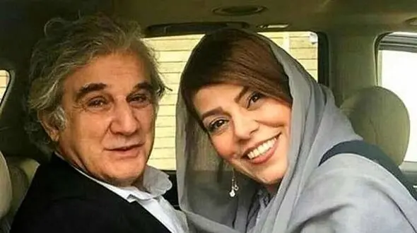 جلف بازی آقای بازیگر 75 ساله با همسر خیلی جوانش / گلاب آدینه حیف شد ! + عکس