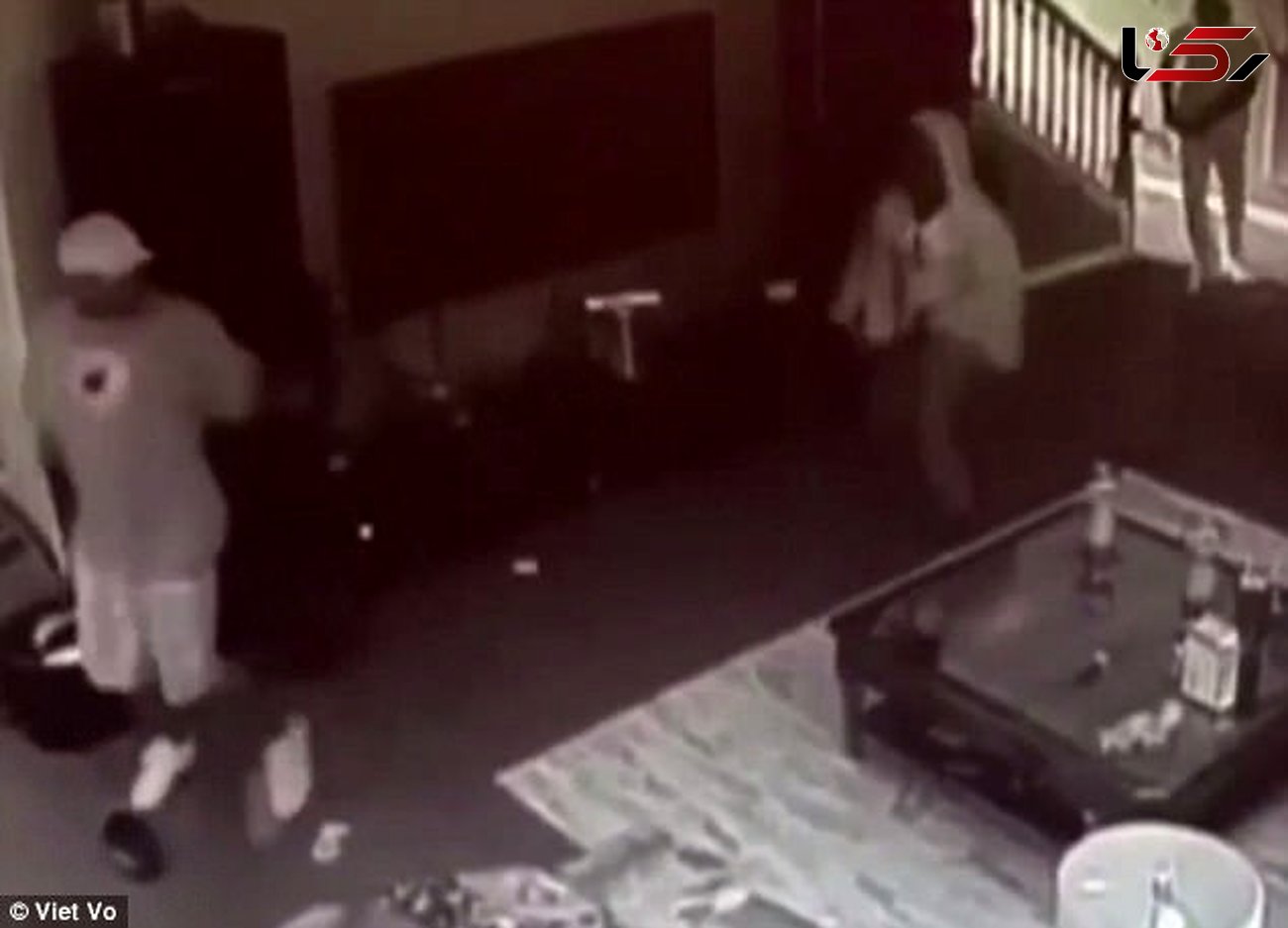 حمله عجیب مردان مسلح در شب تولد دختر به یک خانه + فیلم و عکس