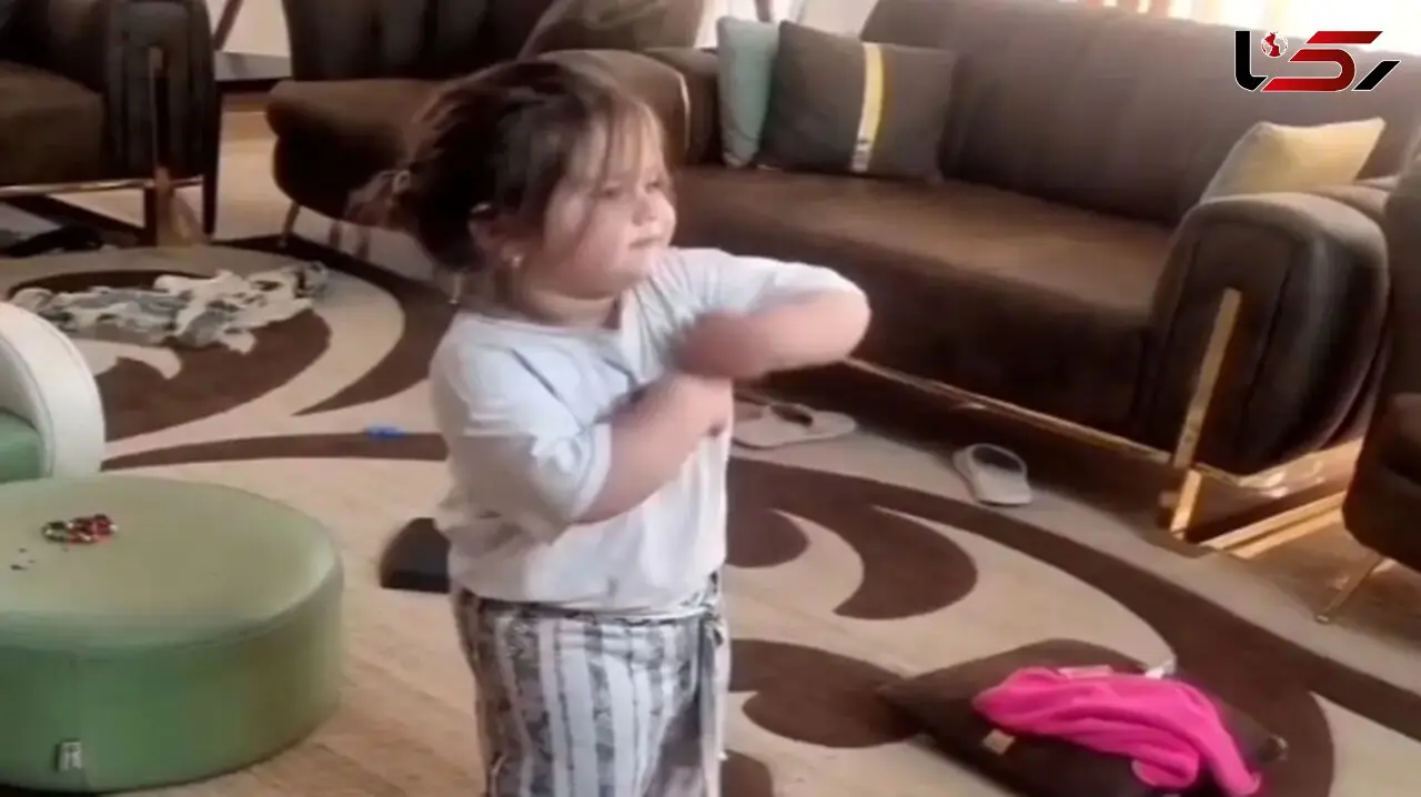 آواز شاد؛ فقط یه دختربچه قرتی میتونه تو این شلوغ پلوغی آهنگ بذاره برقصه چه نازیم داره