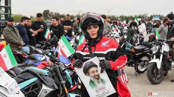 عکس های رژه موتوری خودرویی بانوان در پیست آزادی
