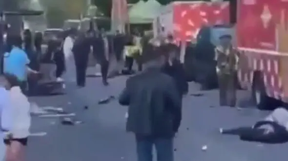 برخورد خودرو به جمعیت در جشنواره ونکوور / چندین کشته و زخمی بر جای گذاشت