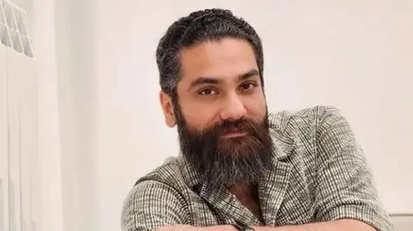فیلم / علی زندوکیلی : من بدجوری عاشقم  ...بد قضاوت میشم ... میدونم ... اما ...روز آخر جنگ خونم میلرزید ... اینقدر ...