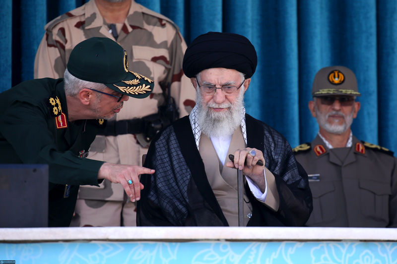 مراسم مشترک دانش‌آموختگی دانشجویان دانشگاه‌های افسری نیروهای مسلح، صبح امروز (دوشنبه) با حضور فرمانده کل قوا در دانشگاه افسری و تربیت پلیس امام حسن مجتبی (علیه‌السلام) برگزار شد.