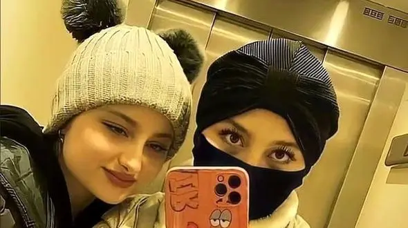  عکس پدر و مادر واقعی سارا و نیکای سریال پایتخت / شباهت به پدر دوقلوها !