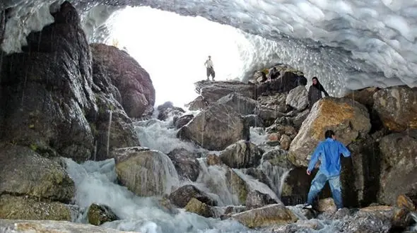 ماجرای ریزش "تونل برفی" ازنا چه بود؟/ آمار نهایی حادثه‌دیدگان+ فیلم و تصاویر