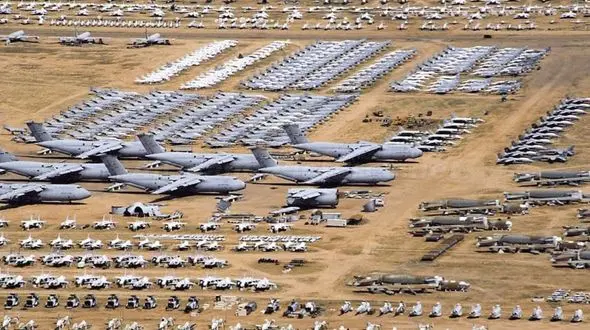 ۰۰۰ ۴ بمب افکن و جنگنده آمریکایی یکجا جمع شده اند 