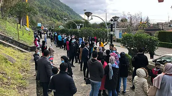 صف عجیب برای تلکابین در «نمک‌ آب‌رود»