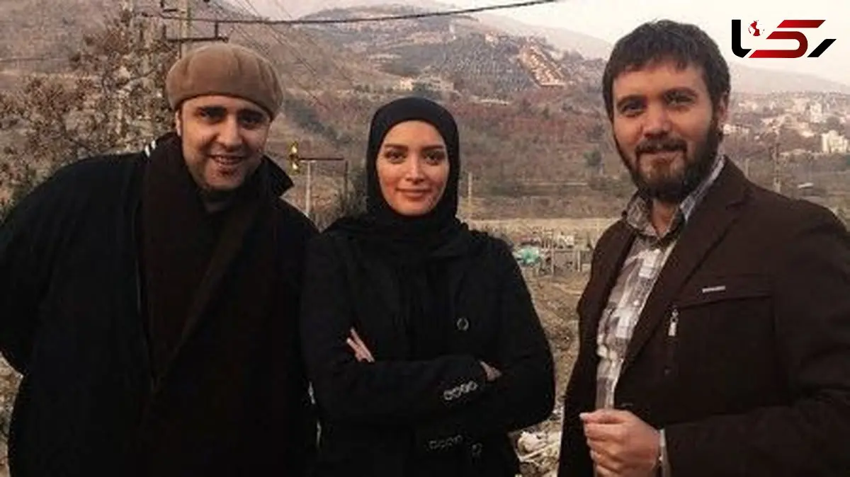 سفر با ماشین زمان؛ سلفی شیطنت آمیز کامبیز دیرباز، متین ستوده و بهنوش طباطبایی در پشت صحنه سریال میکائیل سال 1394