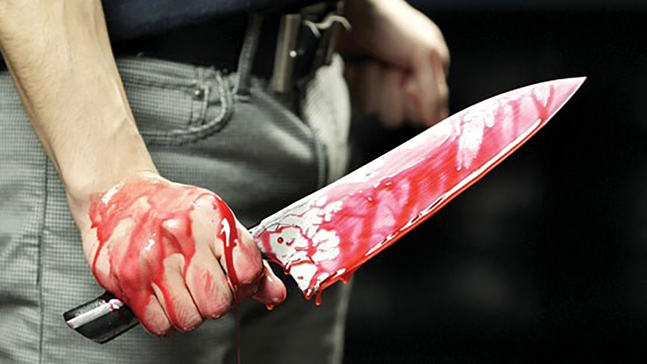 آدمکش با دستان خون آلود گریخت ! / خانم پرستار چاقو چاقو شد !