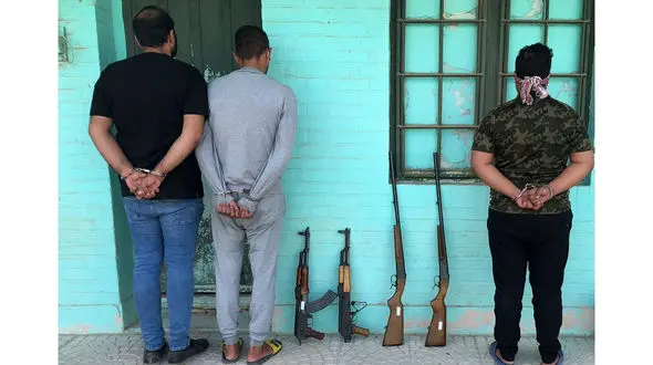 بازداشت 3 مرد مسلح با 4 اسلحه در آبادان + عکس