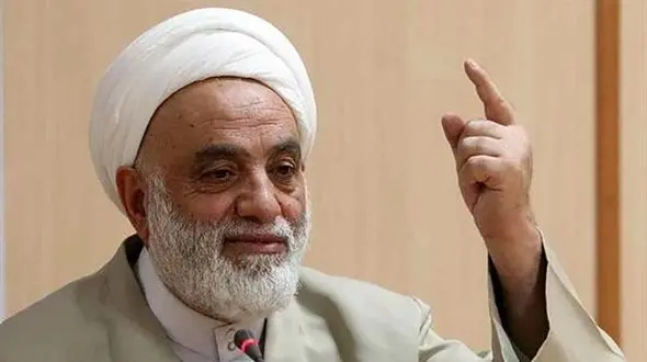 فیلم / خاطره غش خنده حاج آقای قرائتی از آخوندی که عمامه‌شو انداخت تو آب تا ...
