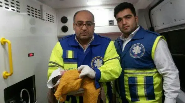 دختر عجول مازندرانی در آمبولانس به دنیا آمد 