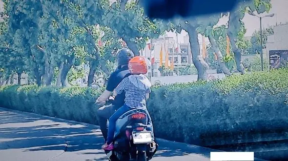  نامهربانی میهماندار هواپیما برای پسرک با نامه اورژانسی!