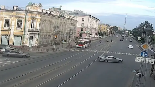 فیلم لحظه مرگ موتور سوار خلافکار در صحنه فرار از دست پلیس