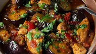مرغ را این بار با گشنیز و آلو بپزید؛ یک خورش متفاوت و خوشمزه
