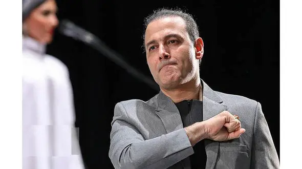 فیلم واکنش عجیب تماشاگران در کنسرت علیرضا قربانی / صدایش چرا گرفت؟