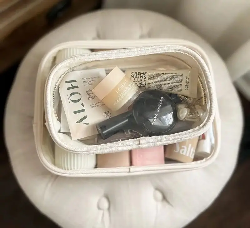 کیف لوازم آرایش به انگلیسی