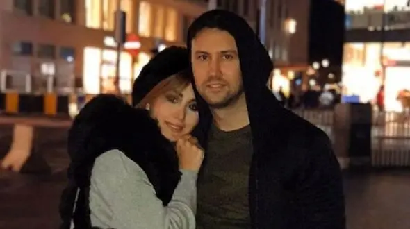 اولین روز تولد دختر پاییزی و لُپ گلی شاهرخ استخری و همسرش/ شبیه قرصِ ماه میمونه