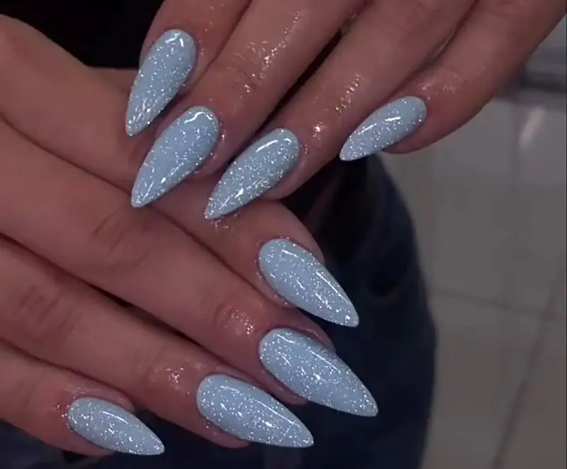 طرح ناخن آبی پاستیلی و سفید