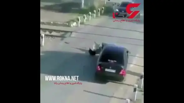 لحظه وحشتناک برخورد سواری با قطار+ فیلم