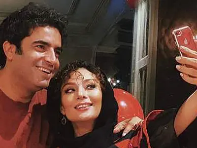 فیلم / شوخی‌های بعد جدایی منوچهر هادی با یکتا ناصر در پشت صحنه فیلم مشترکشون/ ما فقط همکاریم!؛ حالا یه بچه‌ای هم... / دل آقا هنوز پیش خانم بازیگر گیره ...