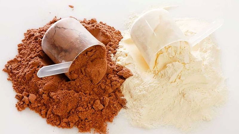 پروتئین وی یا گینر؟ کدام برای هدف شما مناسب تر است؟